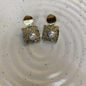 pearl scrapper earrings